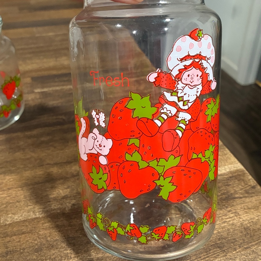 Strawberry Shortcake Canister Set of 2 - Picture 4 of 7